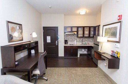 Bowling Green Apartment | 1BR Suite w/2 Doubles | Free Breakfast + Pool