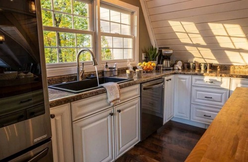 Lane Cabin | 2 acre private wellness retreat with sauna, hot tub and outdoor games
