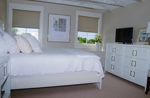 Harleston Village Bed & Breakfast | 2 Bedroom 2 bath Upscale Apartment near Colonial Lake