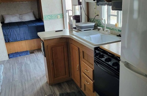 Albany House | 2-bedroom 37 ft. Camper near Grider Hill Marina on Lake Cumberland