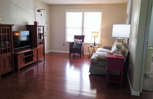 London Apartment | 2-bedroom apartment in gorgeous downtown London, Ky