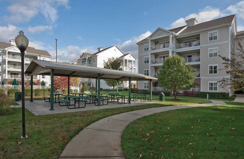 Pennington Bend Condo | 2 Bedroom Deluxe Condo, Sleeps 6-8, Full Kitchen, on Cumberland River, Nashville