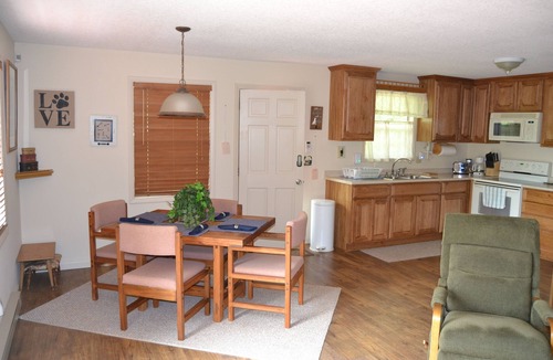 Franklin Cabin | 2 Bedroom Smoky Mountains Cabin in the Sky with all the perks!