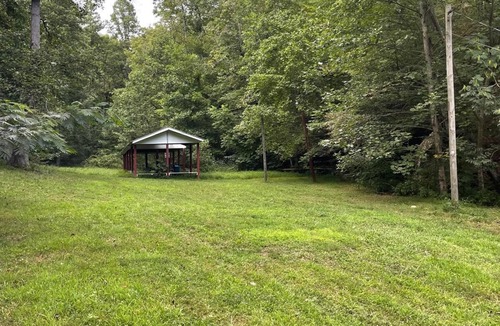 Greenup House | 2-bedroom trailer, with WiFi in Greenup County, in the middle of 260 acres.
