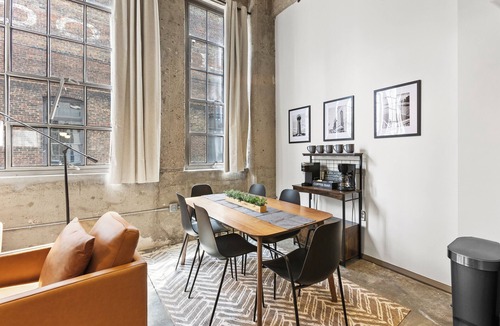 Old City Condo | 2 BR/2BA- Free Parking- Near UT- Heart of Old City- Walkable Location