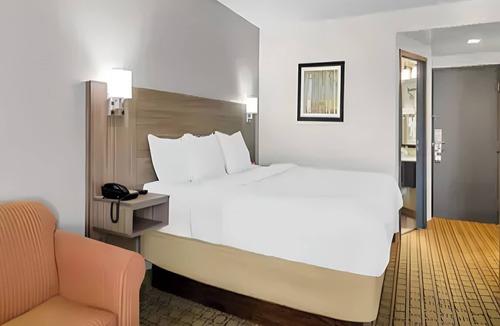 Cranberry Township Hotel | 2 Cozy Rooms in Cranberry Township with Easy Access to Pittsburgh Attractions