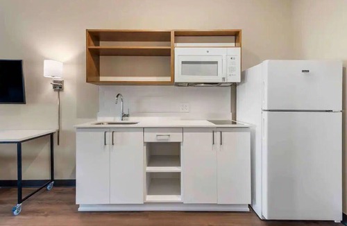 McDonough Hotel | 2 Efficient Rooms for McDonough Stays | 3.8 Mi from Trampoline & Adventure Park