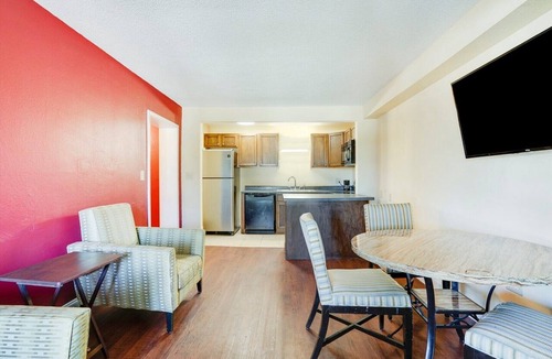 Cape Fear Apartment | 2 Full Bed | Non-Smoking
