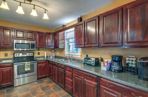 Sparta House | 2 Mi to Blue Ridge Pkwy! Mtn-View Sparta Retreat