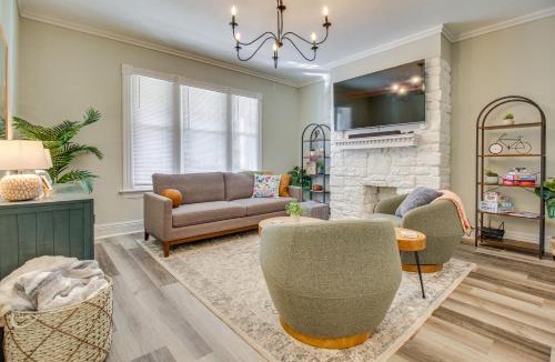 Covington House | 2 Mi to Dtwn Cincinnati: Home w/Fenced Yard!
