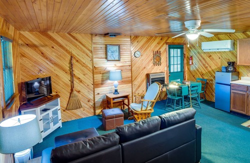 Green Bank Cabin | 2 Mi to Green Bank Observatory! Mtn-View Cabin