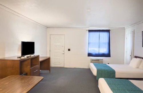Spencer Hotel | 2 Units | Adventure Retreat Spencer | Spacious Rooms | Close to Natural Wonders