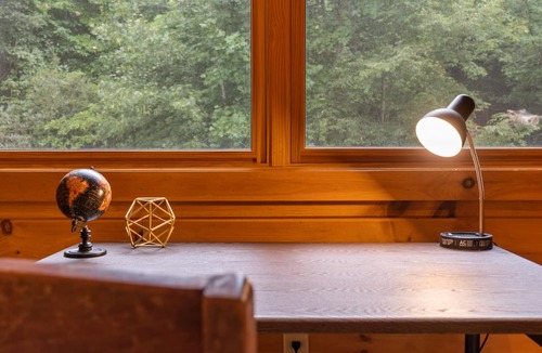 Black Mountain Cabin | 20 min to ASHEVILLE Log Cabin w/Hot tub, 5 min to Dwntwn BlackMountain