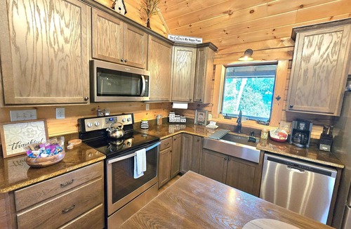 Dandridge Cabin | 20% Off by 5/31 Fox Den Lakefront Douglas Lake
