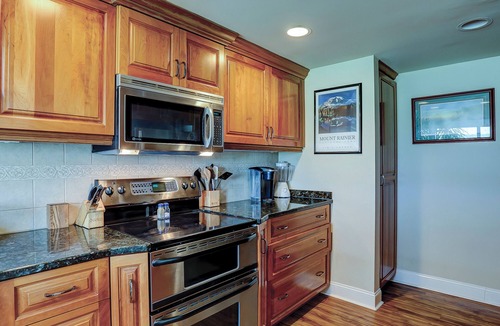 Palmetto Dunes Villa | 226 Captains Quarters has beautiful views of Shelter Cove Marina on HHI.