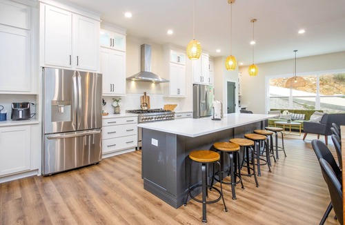 Speedwell House | 25% late summer discount! Lakefront | 2 slip covered dock | Hot tub |