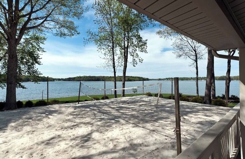 Lake Norman of Catawba House | 270° Lake Norman Views, Boat Ramp, Sand Volleyball & Resort‑Style Fun for 20+