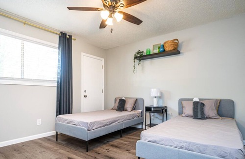 University District Apartment | 2BR Near University of Memphis Family Friendly