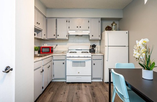 University District Apartment | 2BR Near University of Memphis Family Friendly