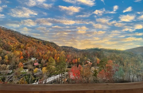 Gatlinburg Cabin | 2BR Premium Cabin w/Hot Tub & Game Rm/1 Mile to DT/Mtn & City Views!