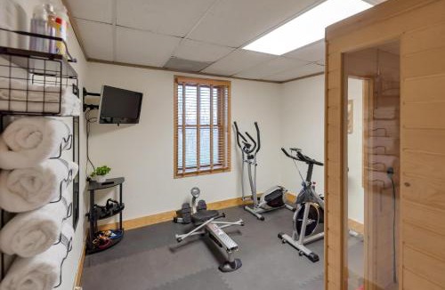 Sparta House | 3 Bd Cabin in Sparta- Hot Tub, Dogs OK, Comfortable & Modern