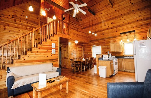 Blue Jay Cabin | 3 Bedroom 2 Bath Cabins (Beaver, WV)