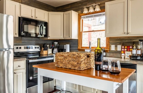 Maggie Valley Cabin | 3-bedroom cabin in adorable Maggie Valley with AC
