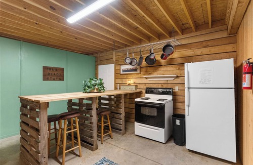Winona Cabin | 3 Bedroom Cabin - Outdoor Living Room - Access to Brimstone - Hot Tubs -Fire Pit