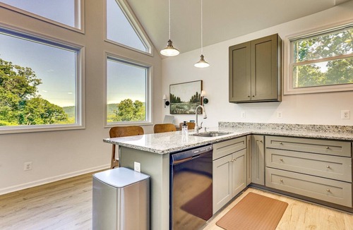 Front Royal Cabin | 3 bedroom cabin with an exclusive view of the Shenandoah Mountains and RIver