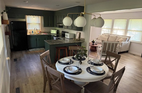 Cleveland House | 3-bedroom house in Heart of Cleveland.