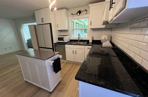 Church Street House | 3-bedroom Spacious Home in Atlanta; Near Airport; Close to Downtown & Midtown