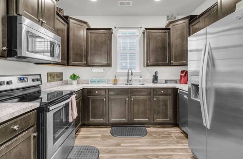Ladson House | 3 BR 2BA Peaceful Ladson Retreat - 30 Min to Downtown Charleston