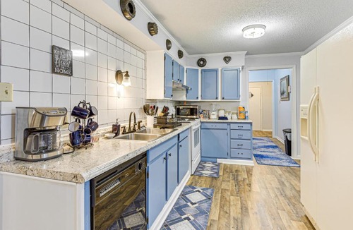 Beaufort House | 3 Mi to Dtwn Beaufort: Quiet Family Home w/Yard
