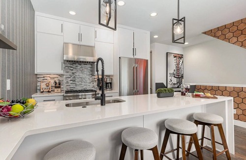 Katie Hill Neighborhood House | 3 Side-by-Side Homes | 12BR | 3 Rooftop Hot Tubs