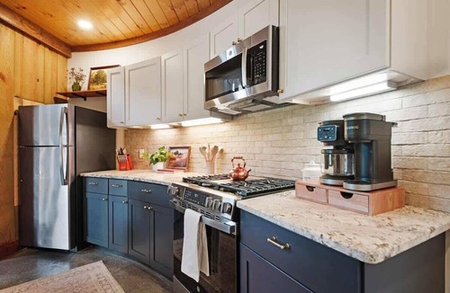 Lookout Valley Neighborhood Association Cabin | 3 Silos, Sleeps 12 - Chattanooga - Hot Tubs