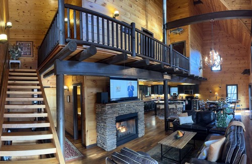 Butler Cabin | *3 Story Cabin *2 Living Rooms *Master Suite *Fire Pit *Outdoor Living Spaces