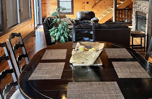 Butler Cabin | *3 Story Cabin *2 Living Rooms *Master Suite *Fire Pit *Outdoor Living Spaces