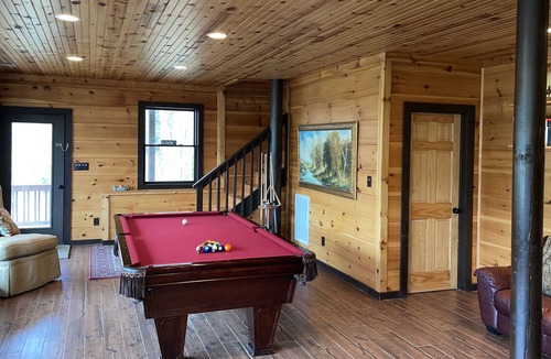 Butler Cabin | *3 Story Cabin *2 Living Rooms *Master Suite *Fire Pit *Outdoor Living Spaces