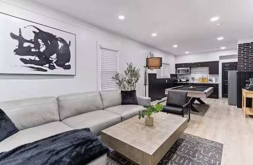 Lincoln Park House | 30+Day Extended Stay Rental - Long-Term Accommodation