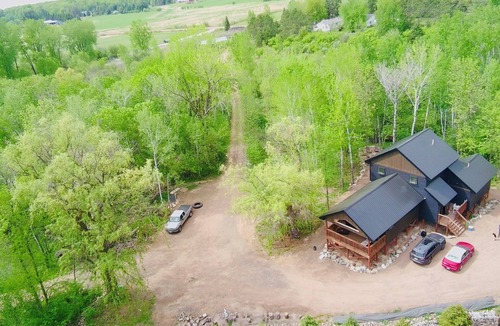 Grandy Cabin | 300 ft lakefront · Sauna · Hot tub · 2 treehouses · Firepits · 10 private acres
