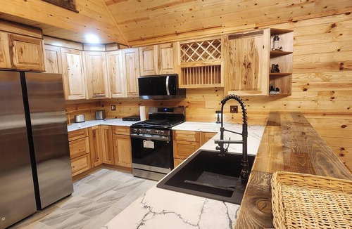 Huttonsville Cabin | 3700ft Off-Grid Solar Cabin in Kumbrabow Forest w/Fireplace & Stars