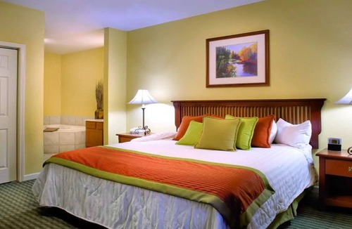 Sevierville Resort | 3BD/2Bath - Smoky Mountains Retreat! Gorgeous Views, Pools, + More!