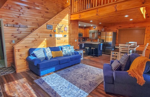 Grassy Creek Cabin | 3BR Cabin w/Long-Range Views, Foosball & Decks | Near Grayson Highlands