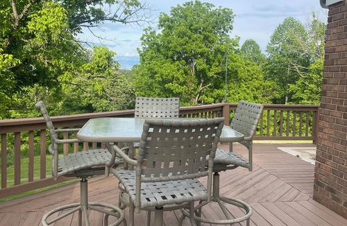 Burkesville House | 3BR house 2mi to DaleHollowLake boat ramp & Sulphur Creek Resort with boat slip