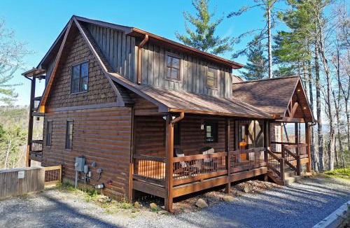 Blue Ridge House | 3BR Luxury Cabin Hot Tub, Game Room & Views