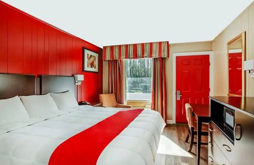 Ridgeland Hotel | 4 King Rooms w/Private Bath for a Comfortable, Budget-Friendly Stay