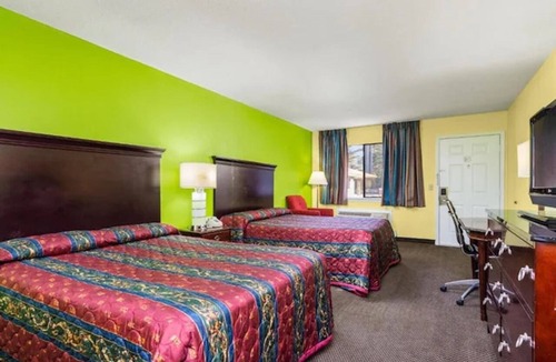 Orlinda Hotel | 4 Lodgings of Pet-Friendly Rooms for Groups or Family! | Free Onsite Parking