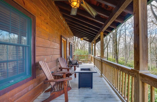 Blowing Rock Cabin | 4 Mi to Dtwn Blowing Rock! Family Haven w/Hot Tub