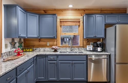 Wolf Laurel Cabin | 4300' Sunset Views/Hot Tub/Game Room/Near Hatley Pointe & Asheville