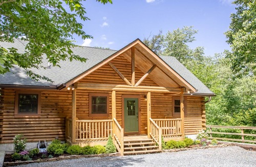 Sugar Mountain Cabin | 4BR Log Cabin on Sugar Mtn with Long Range Views, Hot Tub, Foosball, AC, Shuttle to Ski Slopes!